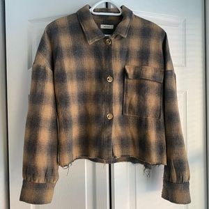 Mod Ref Tan and Gray Button Up Cropped Shacket Size L